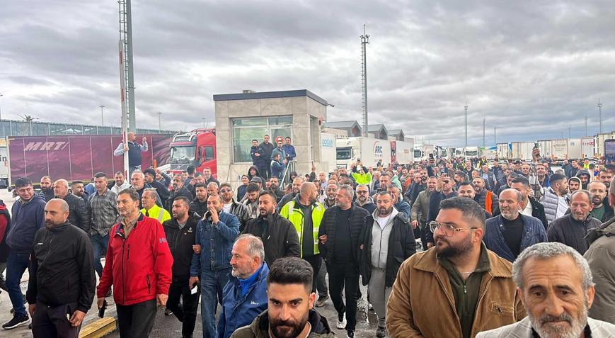 Tır şoförleri sınır kapılarında kontak kapattı