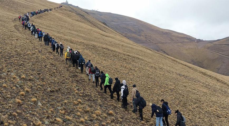 277 kişi 3 bin 200 metrede Zirvede büyük gurur