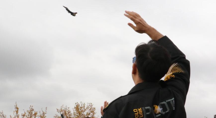 Eskişehirde SOLOTÜRK nefes kesti Binlerce kişi Sazova Parkına akın etti