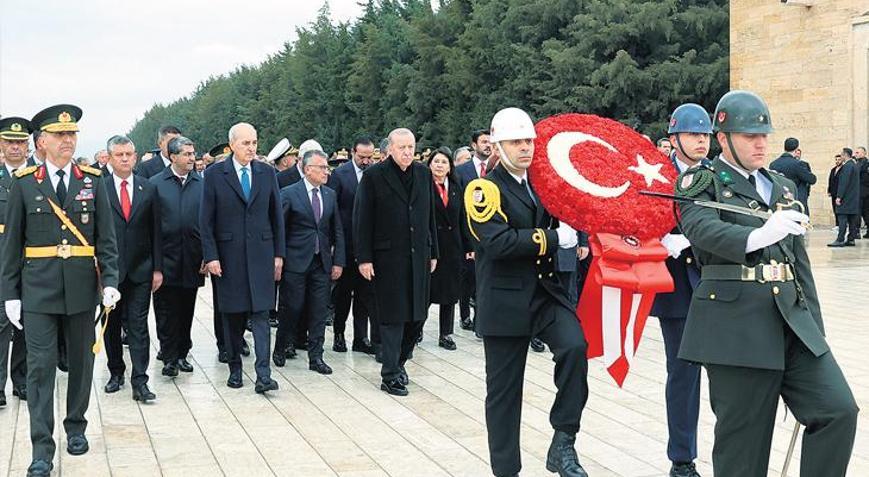 Devlet erkanı Anıtkabir’i ziyaret etti | Farklı cephelerde mücadele ediyoruz