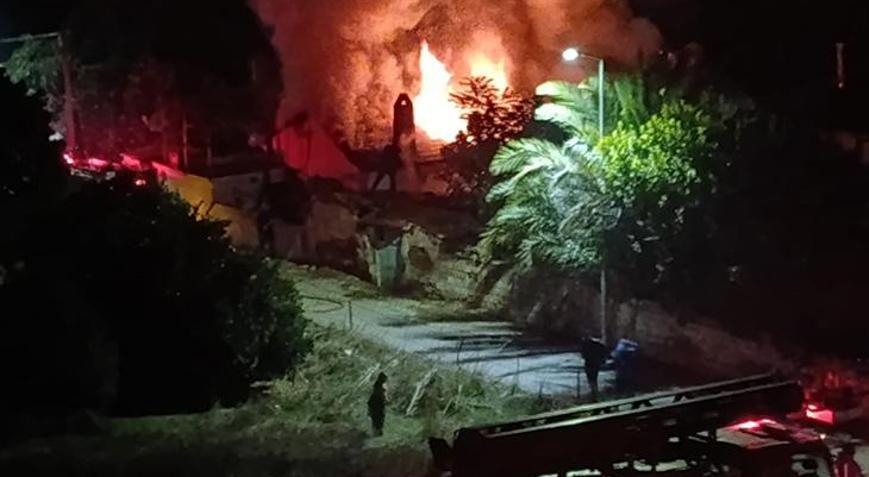 Aydında çıkan yangında ev kül oldu, 4 kişilik aile zor kurtuldu