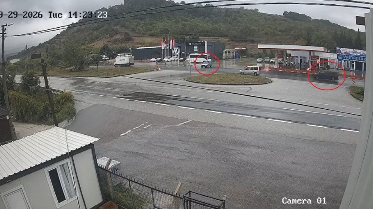 Yalova-Bursa yolunda otomobil ikiye bölündü