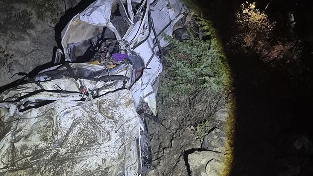 Çorum'da otomobil uçuruma yuvarlandı: 4 ölü
